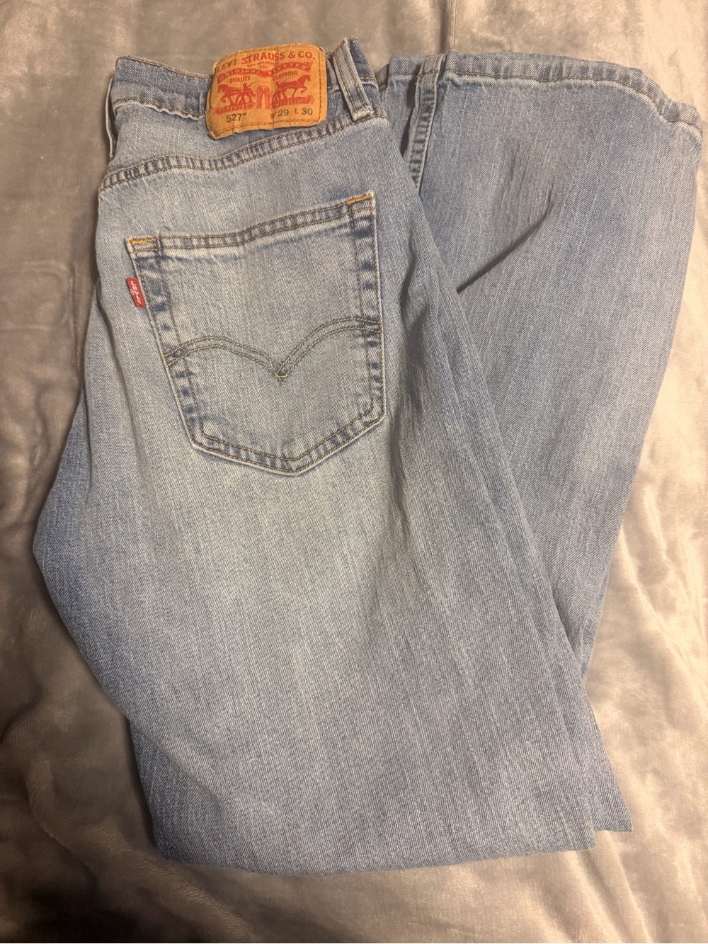 Levi's men’s  Light Blue Denim Jeans - Classic Back Pocket